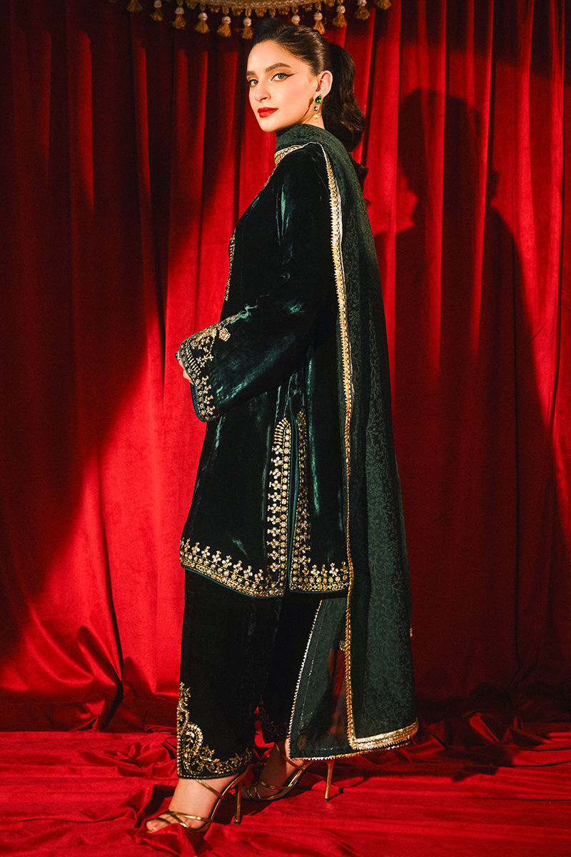 Ansab Jahangir So Hot - Luxury Velvets '25 - Taliah