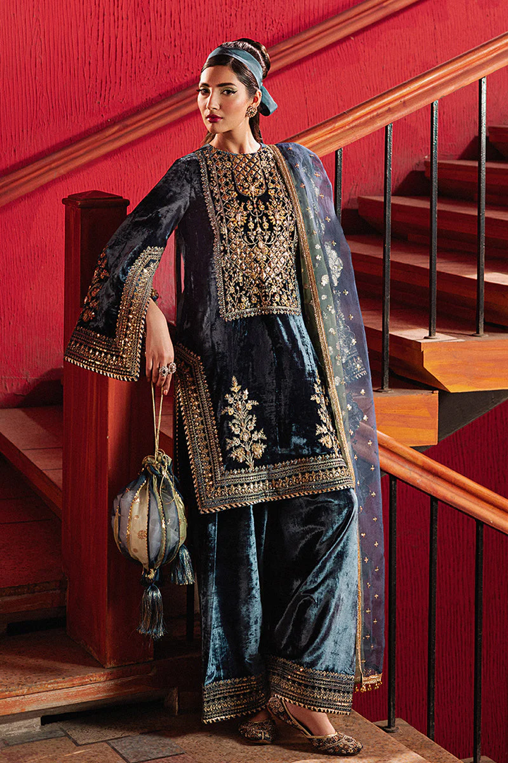 Mohsin Naveed Ranjha Roxy Cinema Velvet Edit FW 24/25 - Neelo