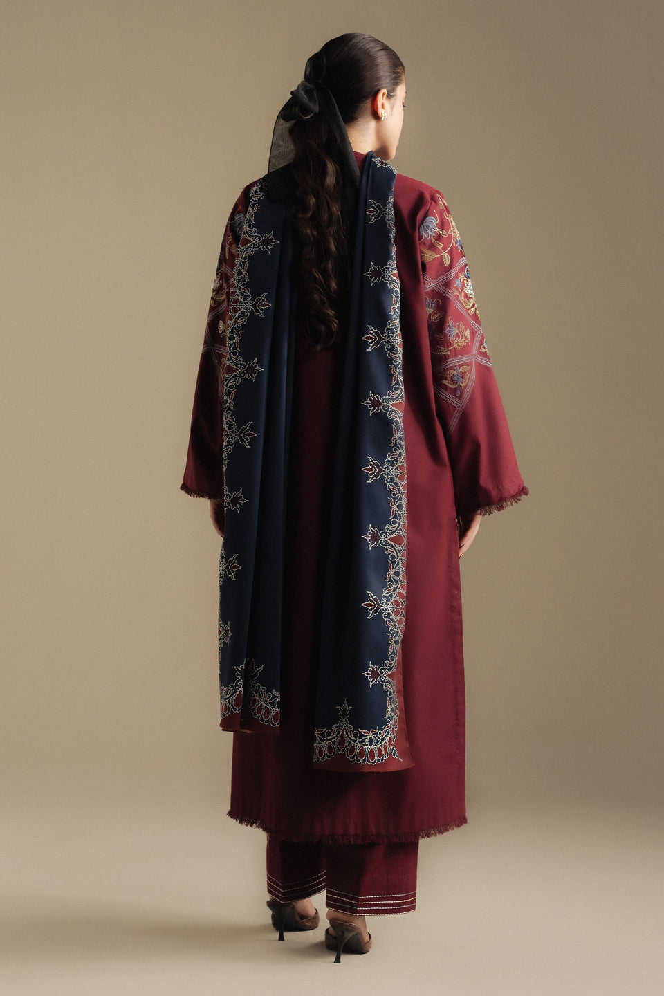 COCO BY ZARA SHAHJAHAN |WINTER UNSTITCHED'25-CORAL 4B