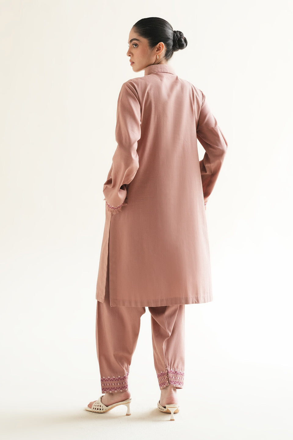 ZARA SHAHJAHN |A\W 2025 ZR25B0920
