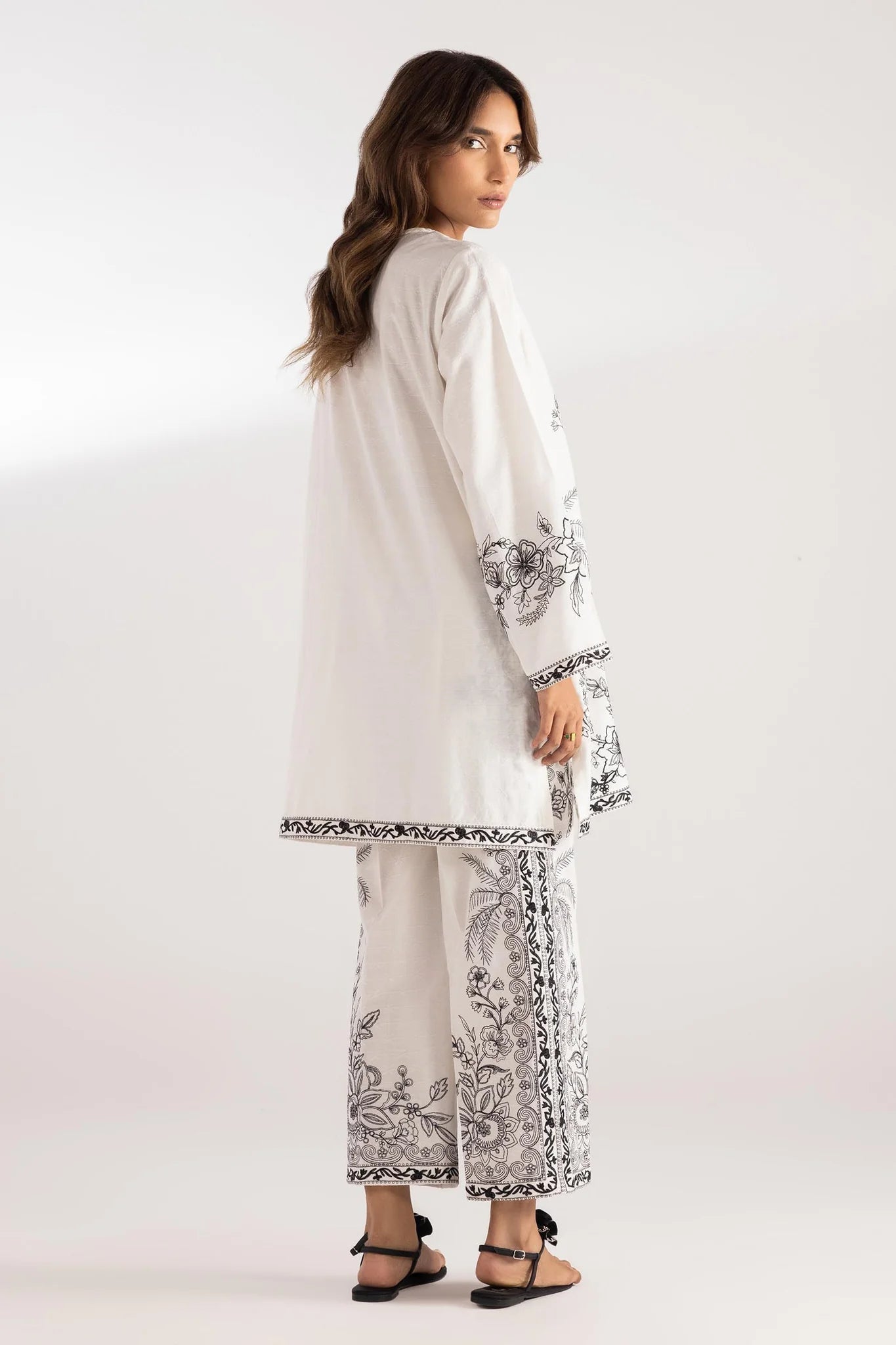 Sana safinaz|Pre-Fall Collection '25 - Stitched Jacquard Embroidered Shirt SS25SGE433