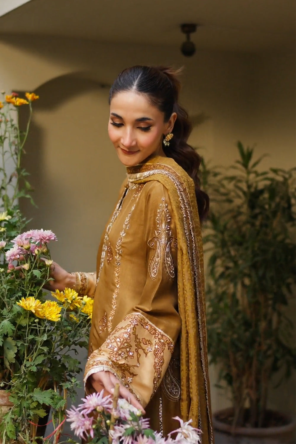 Ansab Jahangir |Nina