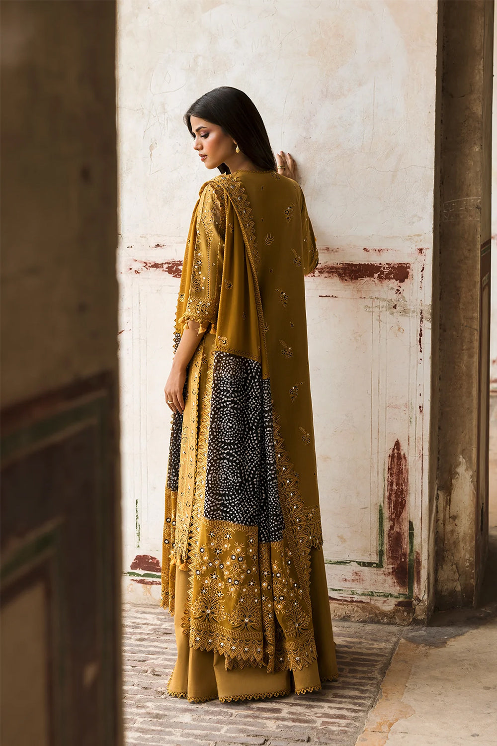 AFROZEH |Wafa-Mulaqatat Festive Lawn '2025