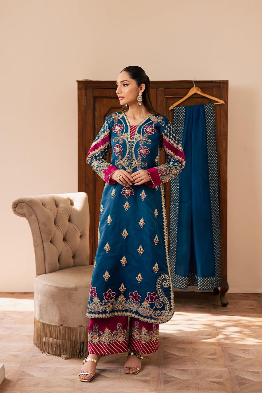 Emaan Adeel|Suave Luxury Formals '25-AVOIR