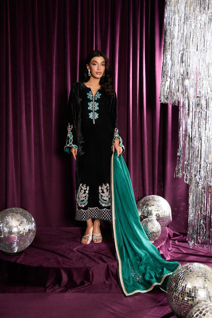 Flairs Studio|Mara Velvet Luxe '25 - Black Pearl