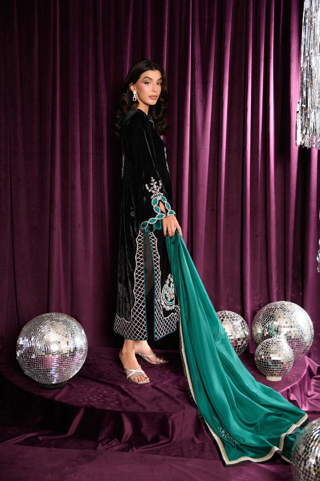 Flairs Studio|Mara Velvet Luxe '25 - Black Pearl