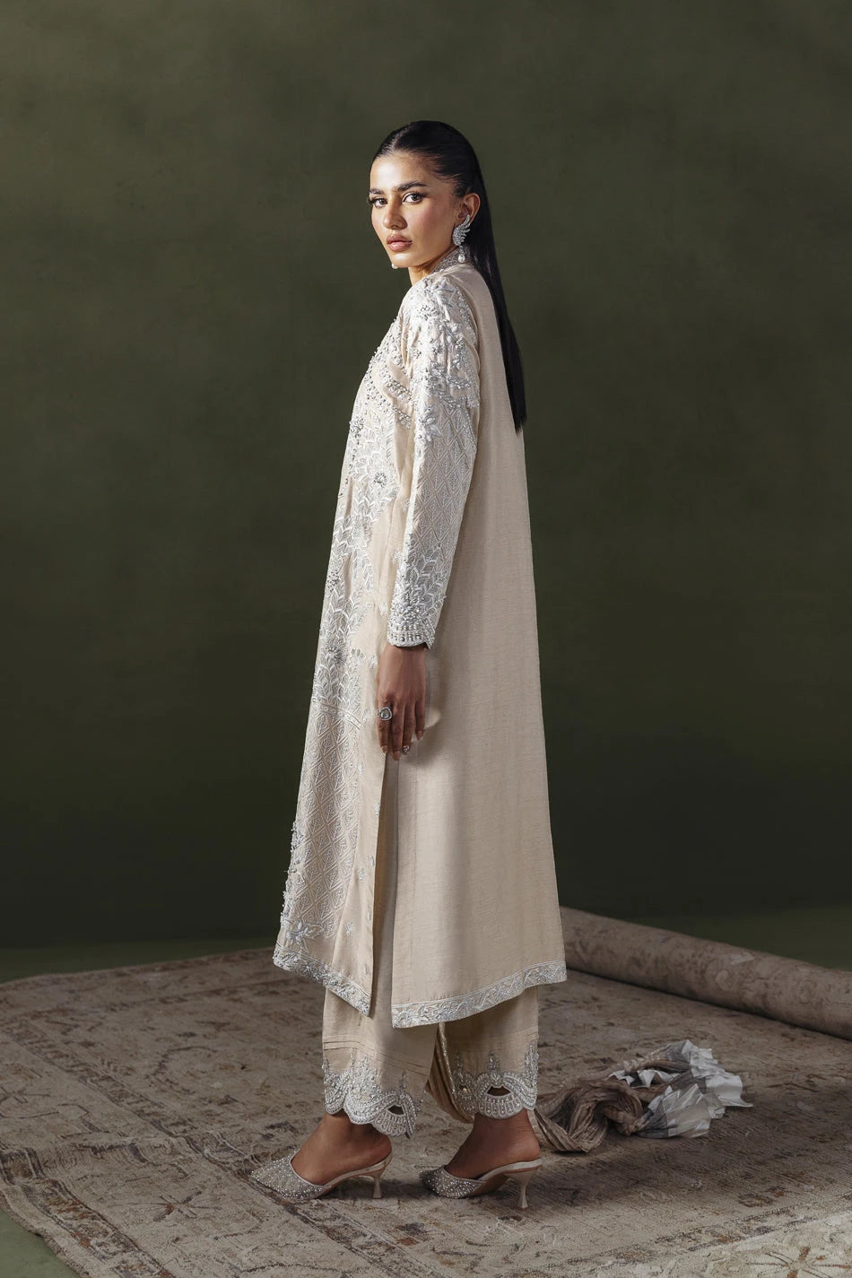 Ammara Khan|Solenne '25 - Ivory Symphony (D-04)