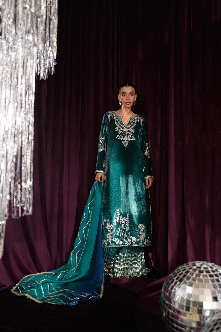 Flairs Studio |Mara Velvet Luxe '25 - Skyline