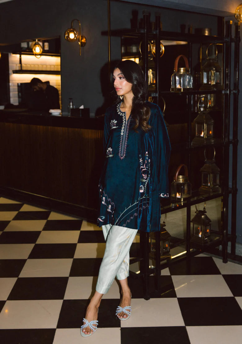 Solids Official| Velvet Luxe '25 - SOPHIE