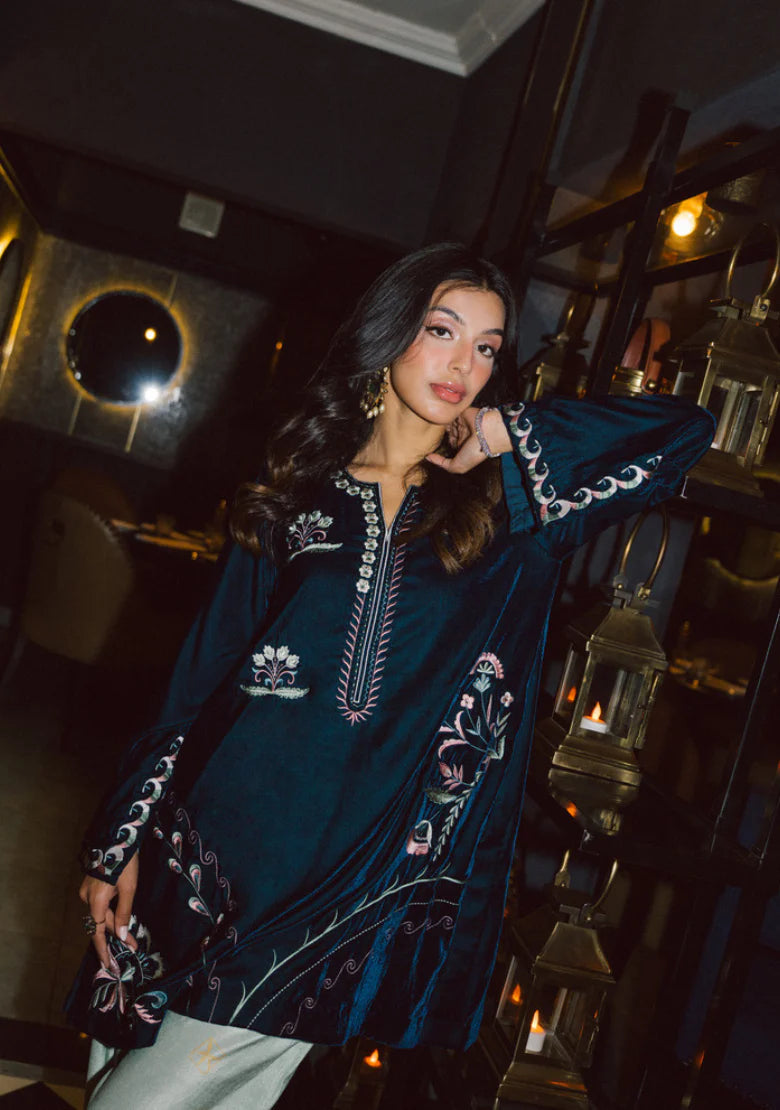 Solids Official| Velvet Luxe '25 - SOPHIE